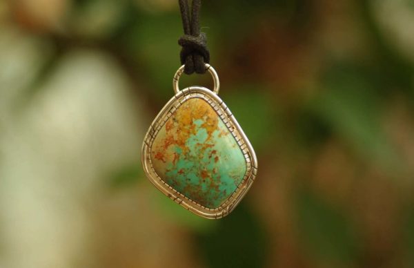 Pendentif en turquoise du Mexique serti argent 950